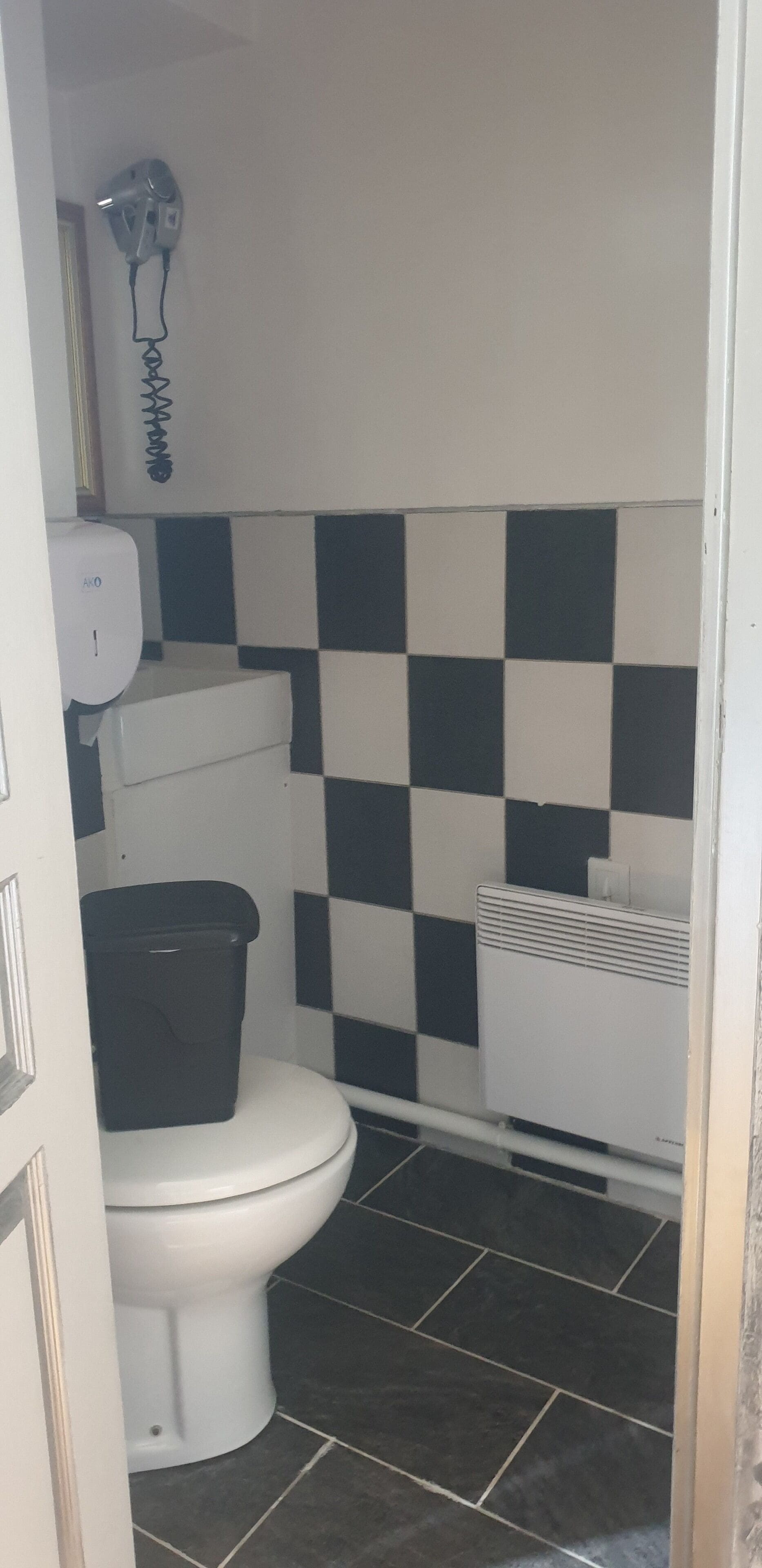 comfort double room | bathroom | shower, free toiletries, hair dryer, towels