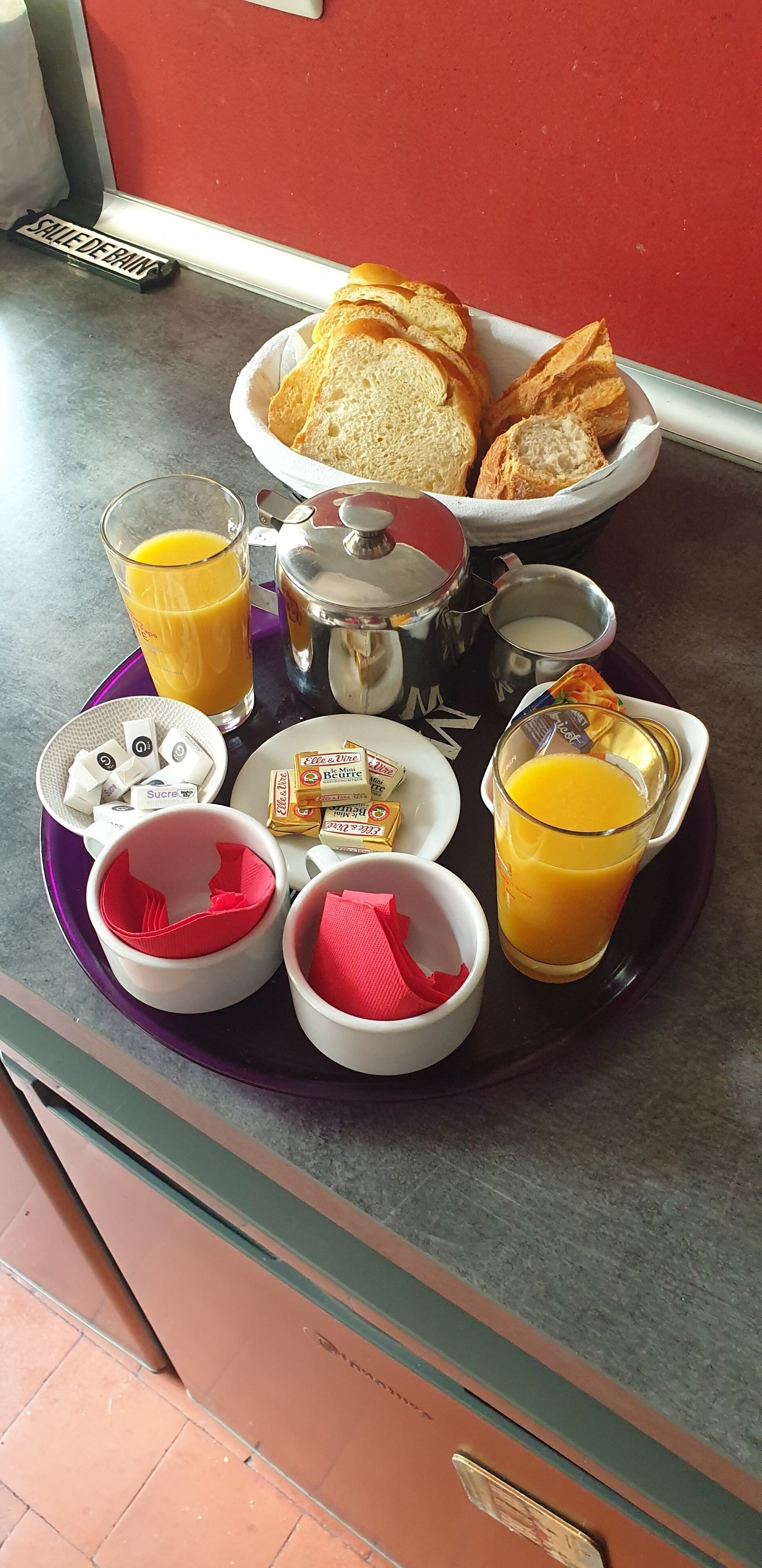 daily cooked-to-order breakfast (eur 6.90 per person)