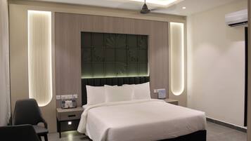 Kamar Premium | Minibar, brankas, meja kerja, dan Wi-Fi gratis