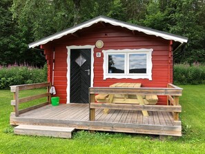 Cottage Standard, salle de bains commune, vue jardin | Literie hypoallergénique