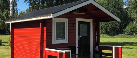 Standard Cottage, 2 Twin Beds, Shared Bathroom, River View | Front of property