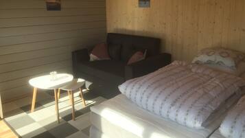 Traditional Cottage, 1 King Bed with Sofa bed, Refrigerator, Mountainside | Hypo-allergenic bedding