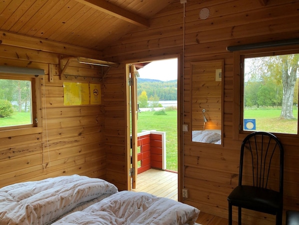 Standaard cottage, 2 eenpersoonsbedden, gedeelde badkamer, uitzicht op rivier | 2 slaapkamers, hypoallergeen beddengoed
