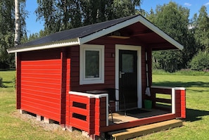 Cottage Standard, 2 lits une place, salle de bains commune, vue fleuve | Coin séjour | Cheminée, livres