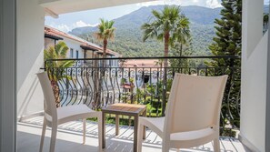 Exclusive Double Room, 1 King Bed | Living area | TV - Hotel Karbelsun (Fethiye)