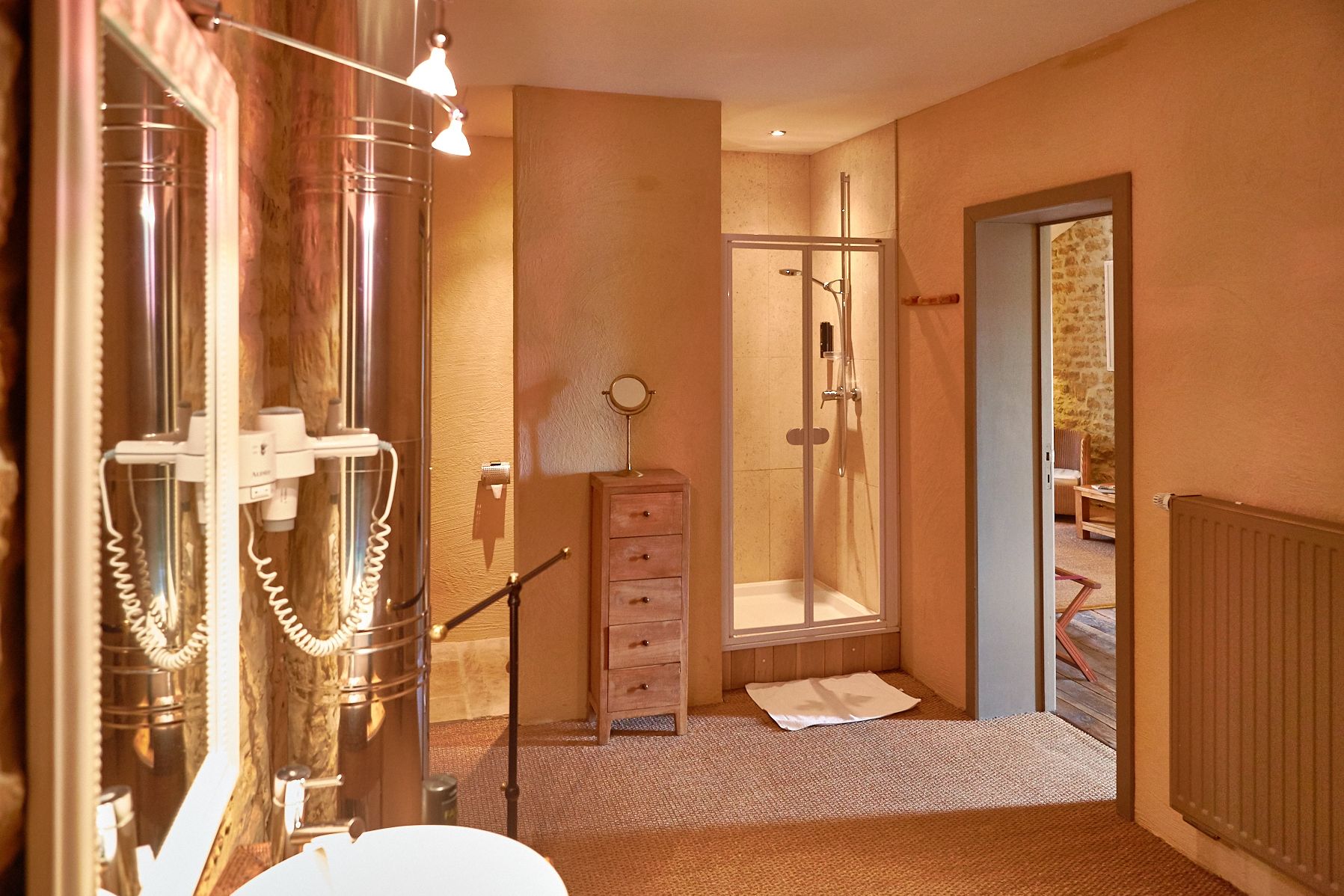 deluxe suite | desk, cots/infant beds, rollaway beds, free wifi