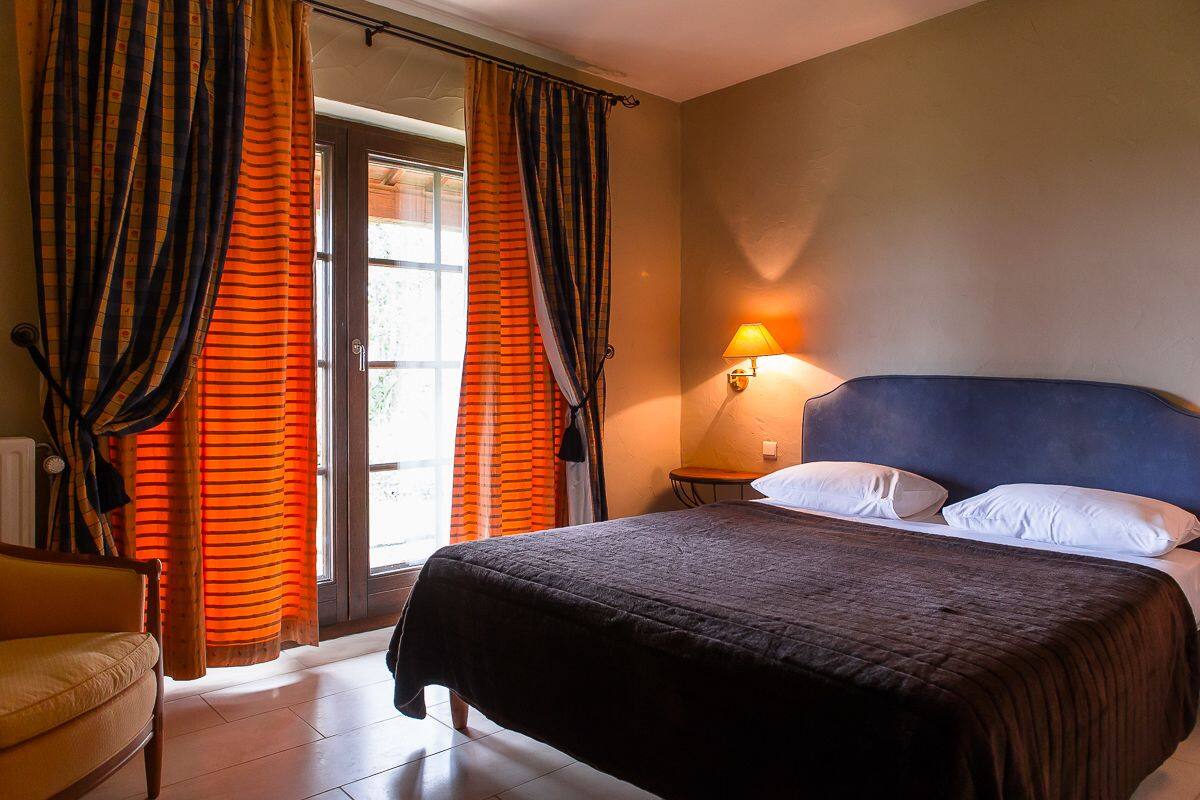 Double Room, Garden View | Desk, cribs/infant beds, rollaway beds, free WiFi