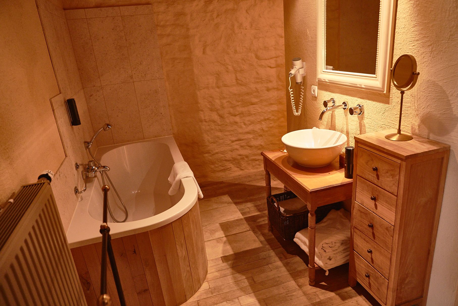 deluxe suite | desk, cots/infant beds, rollaway beds, free wifi