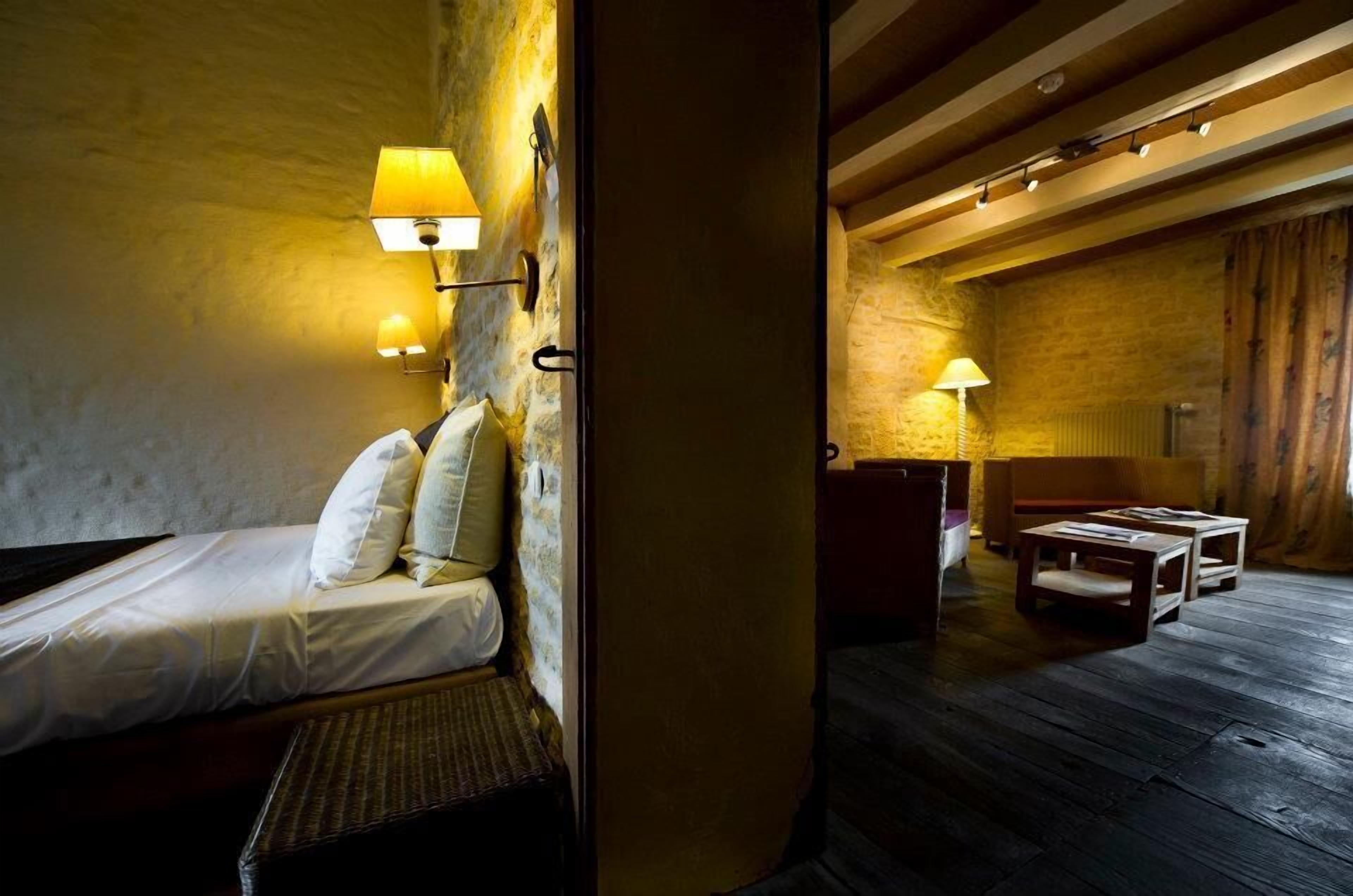 double room | desk, cots/infant beds, rollaway beds, free wifi