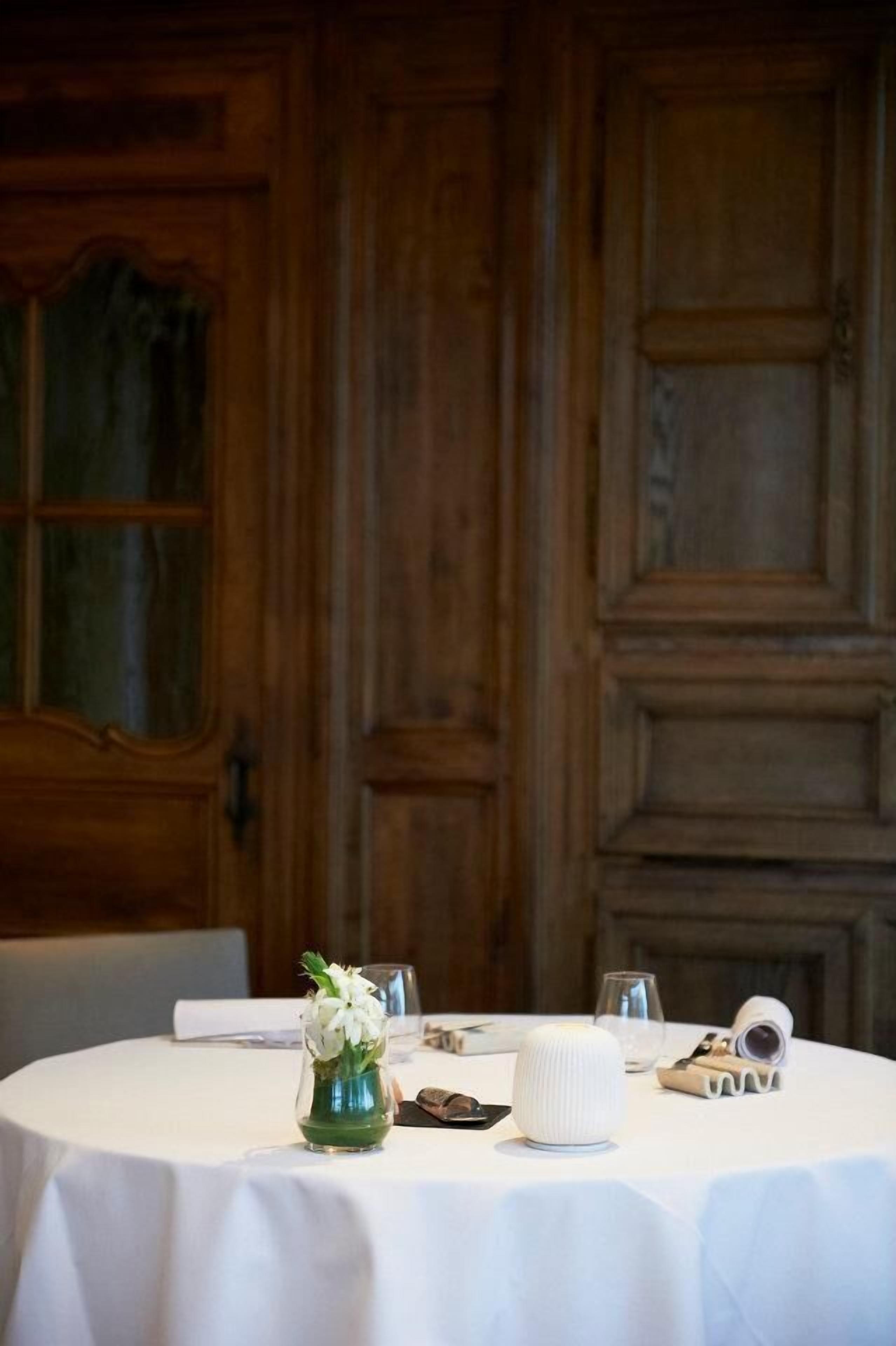 breakfast, lunch, dinner served; french cuisine