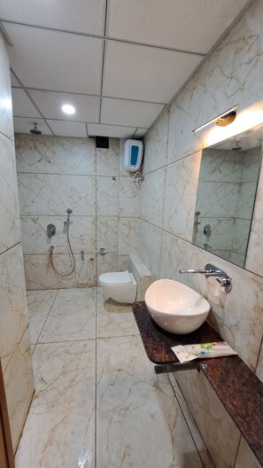 Habitación doble superior | Baño | Toallas y jabón