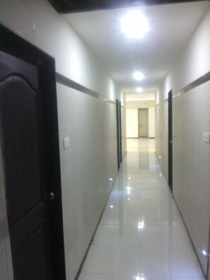 Hallway - Hotel Dhruv Palace (Trimbak)