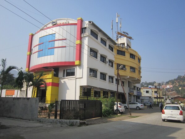 Front of property - Hotel Dhruv Palace (Trimbak)