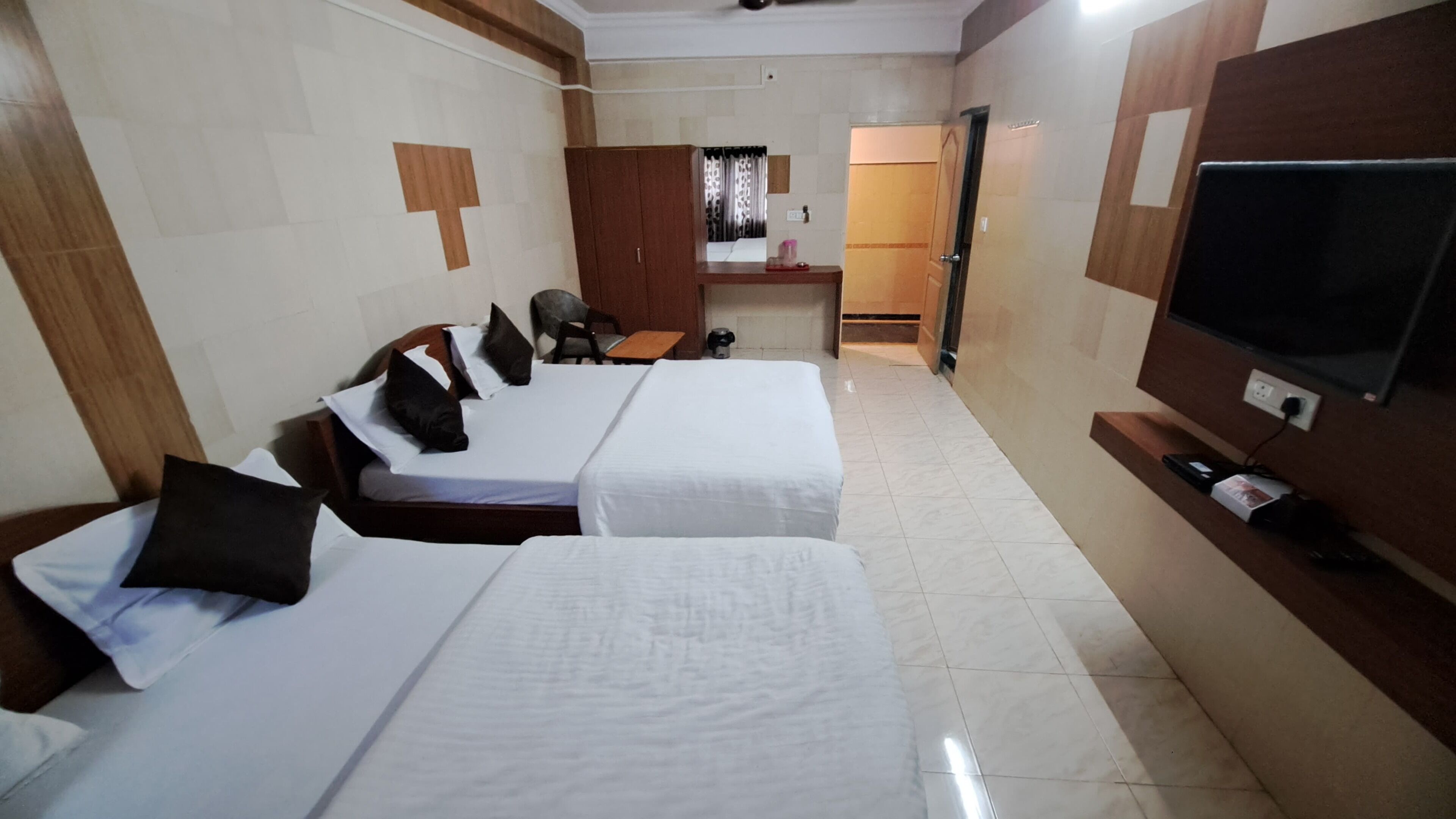 1 bedroom, premium bedding, in-room safe, desk