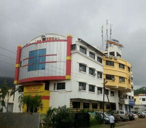 Front of property - Hotel Dhruv Palace (Trimbak)