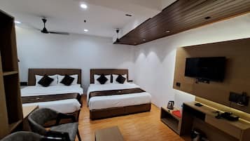 1 bedroom, premium bedding, in-room safe, desk