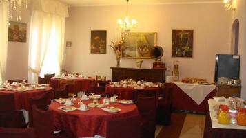 Daily buffet breakfast (EUR 8 per person)