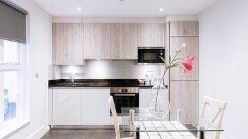 City Apartment, 1 Bedroom | Private kitchen | Electric kettle