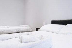 Apartment, 3 Bedrooms | Egyptian cotton sheets, premium bedding, individually decorated - Map Residential Apartments (London)