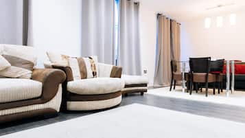 Apartment, 2 Bedrooms | Living room | Smart TV