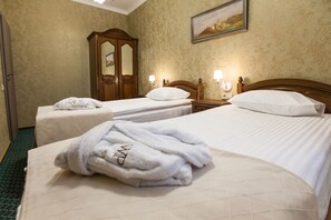 Deluxe Room, 2 Bedrooms | Minibar - West Park Hotel (Sofiivska Borschahivka)