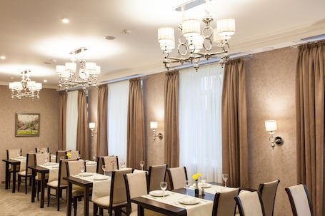 Restaurant. West Park Hotel