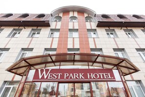 Front of property - West Park Hotel (Sofiivska Borschahivka)