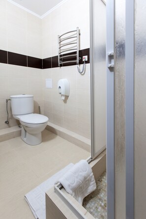 Comfort Twin Room, 1 Bedroom | Bathroom | Shower, free toiletries, hair dryer, bathrobes - West Park Hotel (Sofiivska Borschahivka)