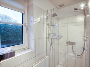 Apartment, Private Bathroom, Garden View | Bathroom