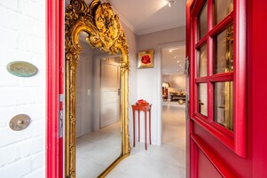 Apartment, Private Bathroom, Garden View | Lobby