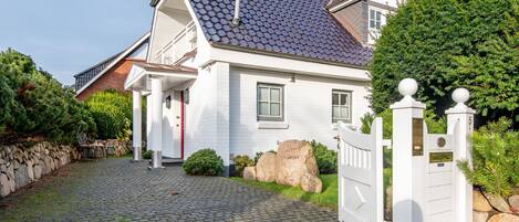 Lägenhet - privat badrum - utsikt mot trädgården | Exteriör