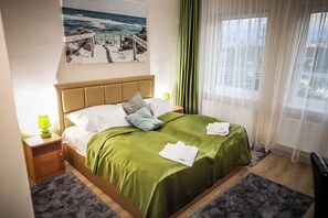 Superior Double or Twin Room | Individually decorated, desk, free WiFi, bed sheets - Land Plan Hotel and Restaurant (Töltéstava)
