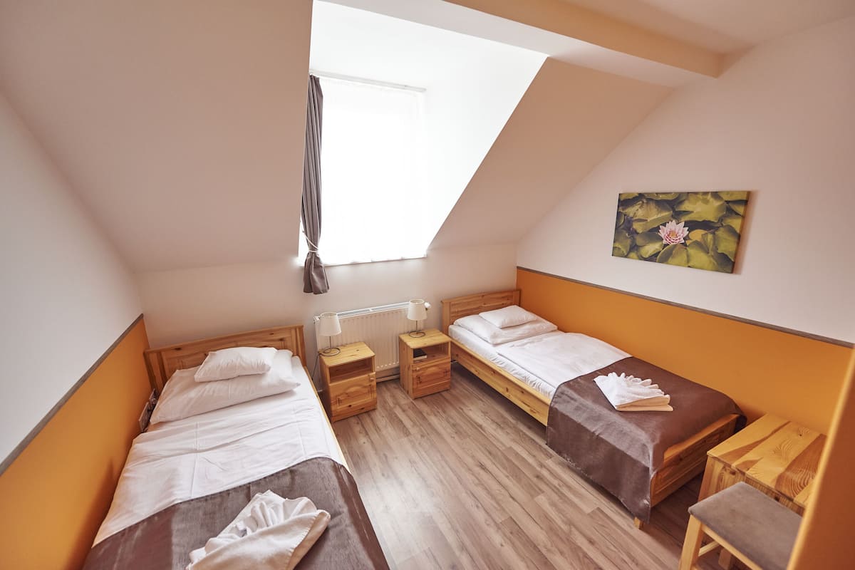Basic-Doppel- oder -Zweibettzimmer, 1 Schlafzimmer, Nichtraucher, Klimaanlage