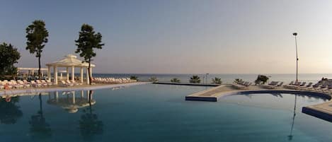 Açık yüzme havuzu