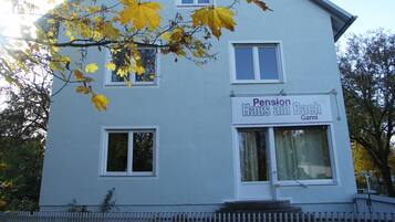 Fachada del alojamiento