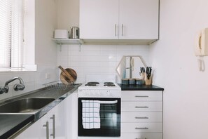 Executive Apartment, 1 Bedroom, Non Smoking, Kitchen | Private kitchen