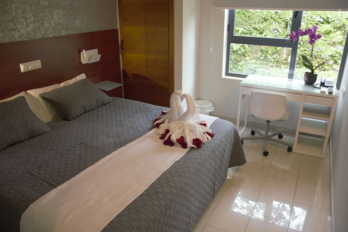 Double Room, 1 Double Bed | Desk, blackout drapes, free WiFi