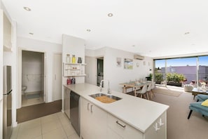 Executive Apartment, 3 Bedrooms, Kitchen, Vineyard View | Private kitchen | Full-sized fridge, microwave, oven, stovetop
