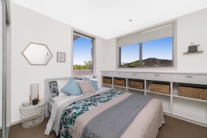 Executive Apartment, 3 Bedrooms, Kitchen, Vineyard View | 3 bedrooms, premium bedding, down duvets, desk