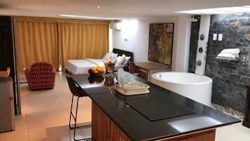Suite | Premium bedding, minibar, individually decorated, individually furnished
