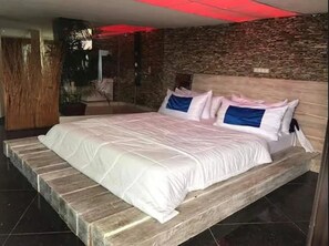 Premium bedding, minibar, individually decorated, individually furnished