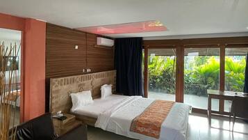 Ropa de cama de alta calidad, minibar y decoración personalizada