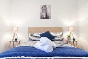 Executive Apartment, 2 Bedrooms, Kitchen, City View | Living room