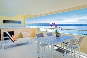 Down comforters, in-room safe, blackout drapes, iron/ironing board - Planet Hollywood Costa Rica by Royalton, An Autograph Collection All-Inclusive Resort (Nacascolo)