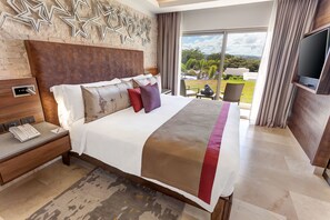 Down comforters, in-room safe, blackout drapes, iron/ironing board - Planet Hollywood Costa Rica by Royalton, An Autograph Collection All-Inclusive Resort (Nacascolo)