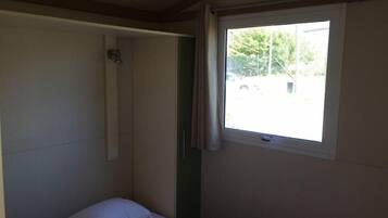 Bungalow (2 pax) | 2 bedrooms, free cribs/infant beds, free WiFi, bed sheets