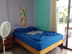 In-room safe, blackout curtains, free WiFi, bed sheets - Hotel Aban (Cahuita)