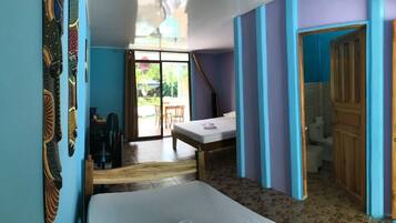 Kamar Triple | Brankas, tirai kedap cahaya, Wi-Fi gratis, dan seprai linen