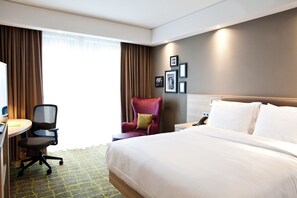 Room, 1 Queen Bed | In-room safe, desk, blackout curtains, soundproofing - Hampton by Hilton Dortmund Phoenix See (Dortmund)