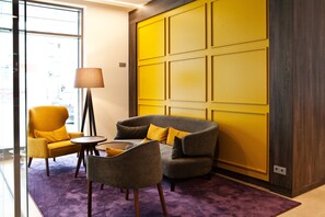 Lobby - Hampton by Hilton Dortmund Phoenix See (Dortmund)